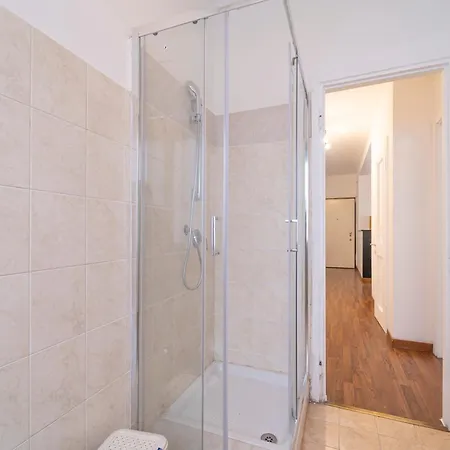 I Host - Certosa 1 מילאנו